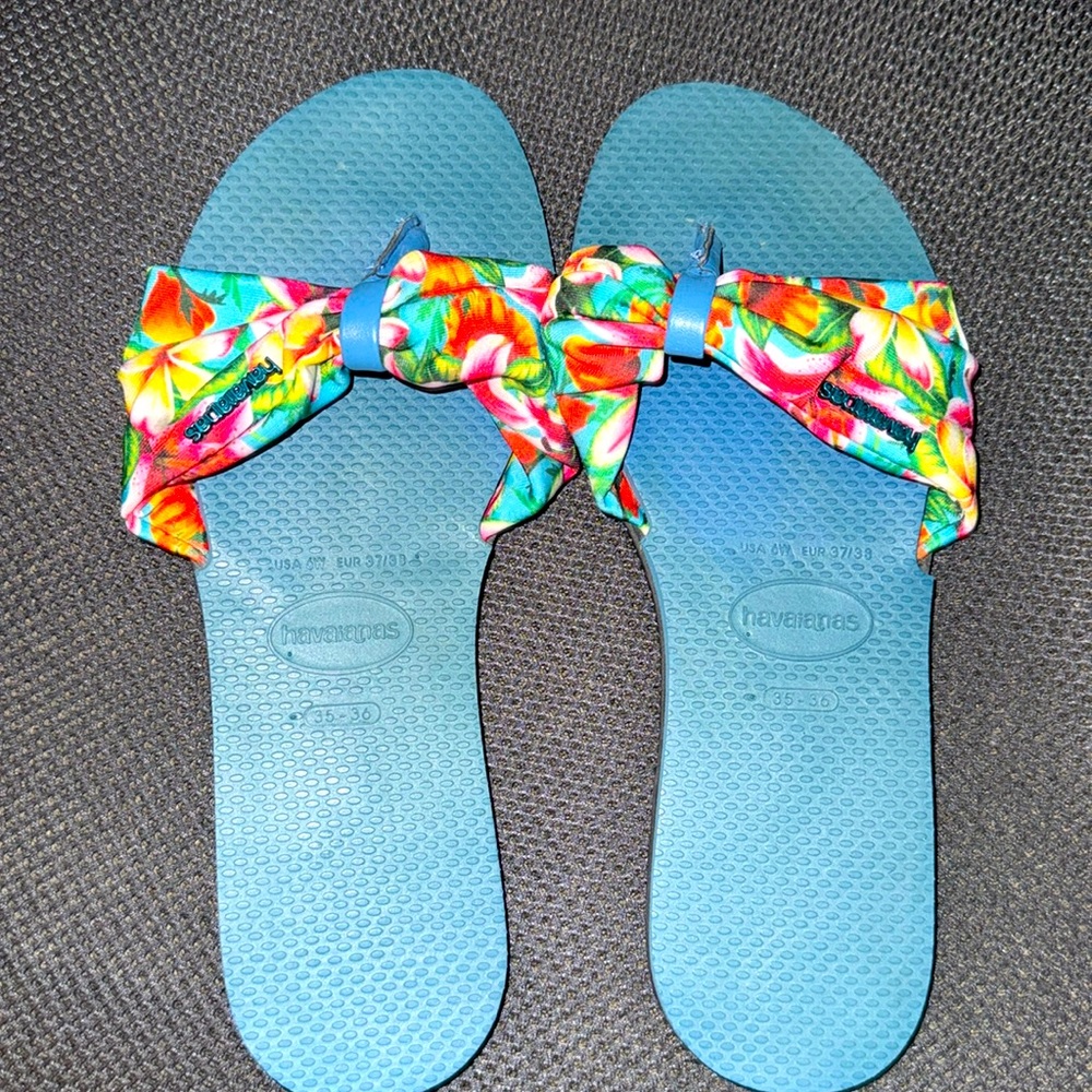 Havaianas flip flops size 35/36 EUC